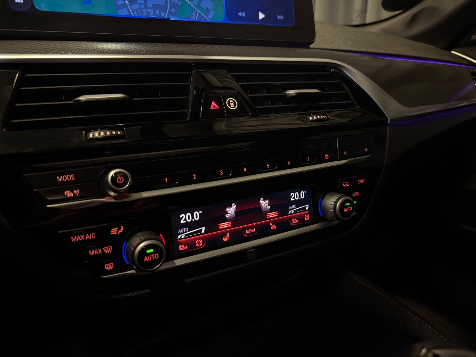 Grå BMW 530e fra 2021