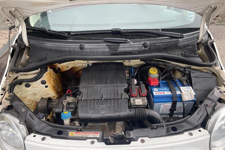 Hvid Fiat 500 fra 2008
