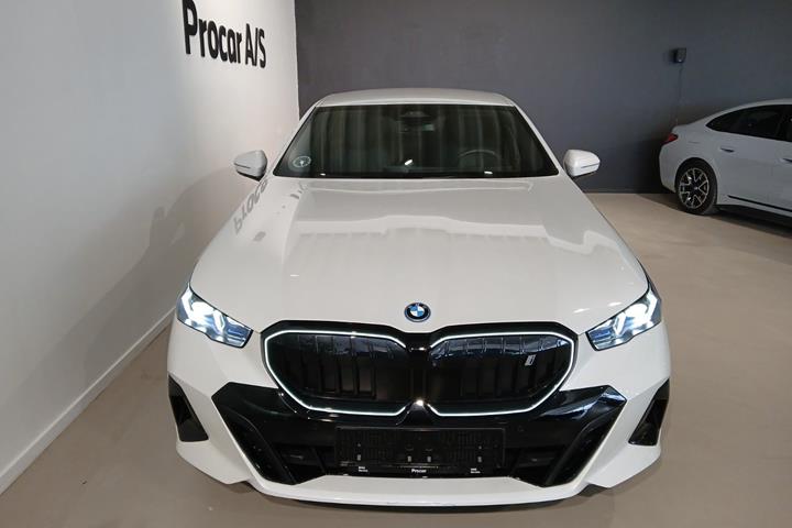 Hvid BMW i5 fra 2025