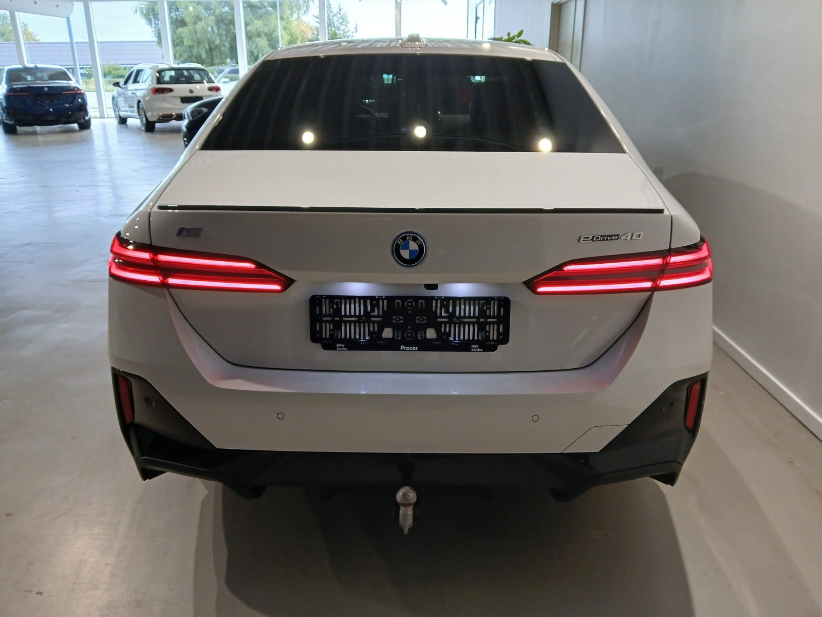 Hvid BMW i5 fra 2025