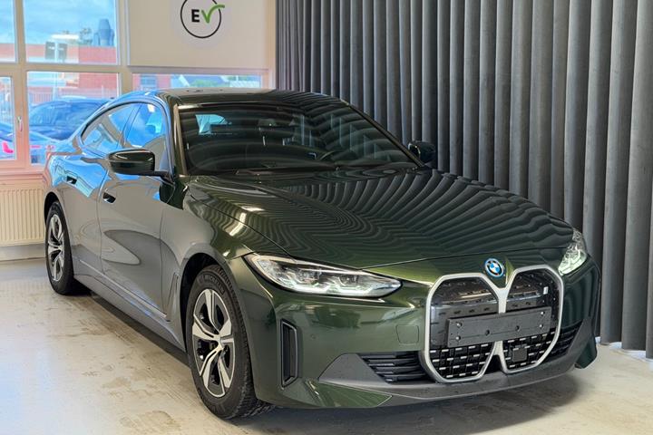 Grøn BMW i4 fra 2022