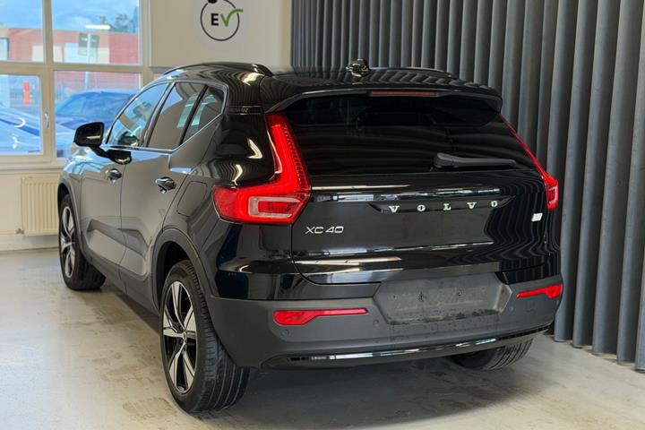 Sort Volvo XC40 fra 2022
