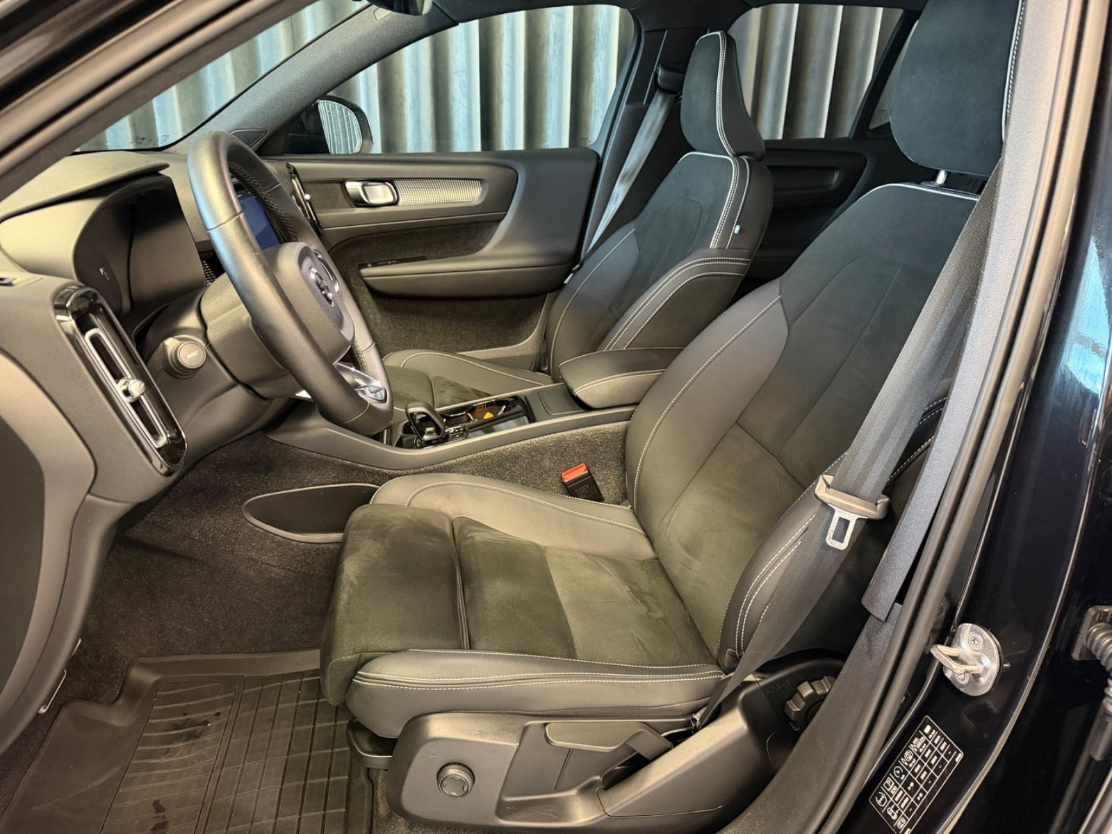 Sort Volvo XC40 fra 2022