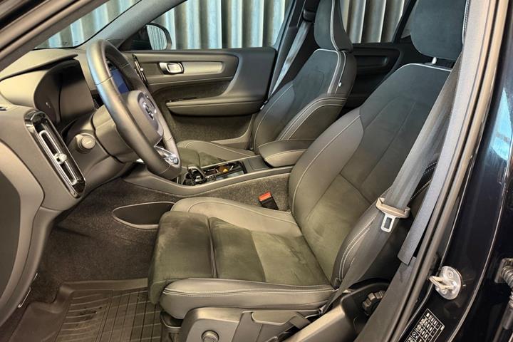 Sort Volvo XC40 fra 2022