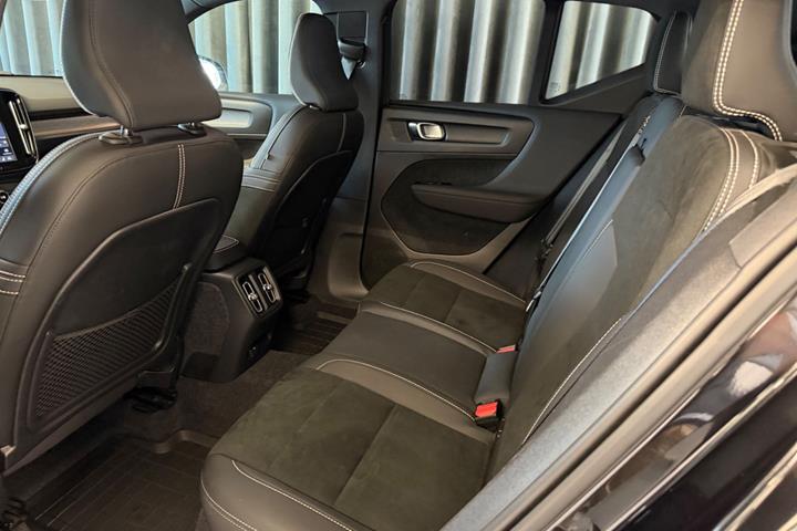 Sort Volvo XC40 fra 2022