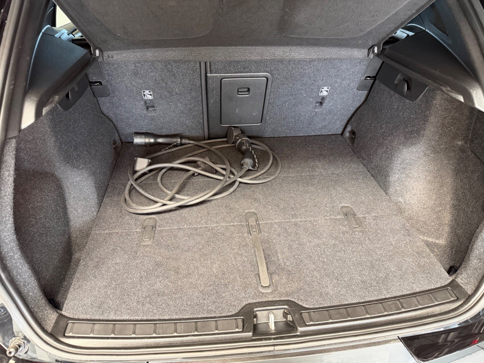 Sort Volvo XC40 fra 2022