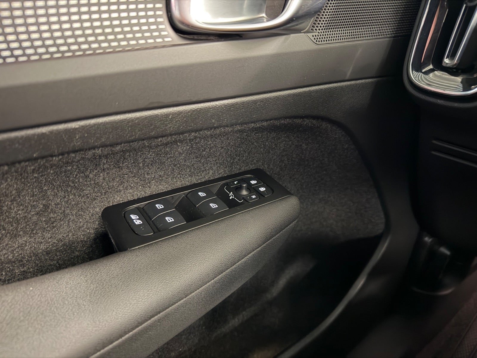 Sort Volvo XC40 fra 2022
