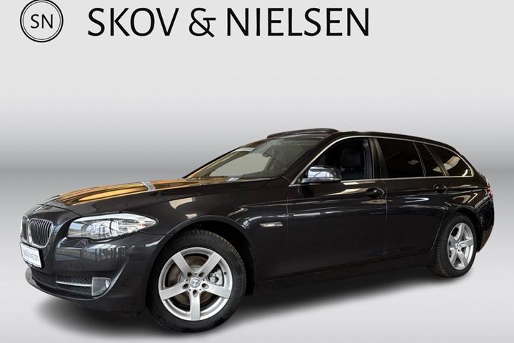 Sort BMW 520d fra 2011 set udefra