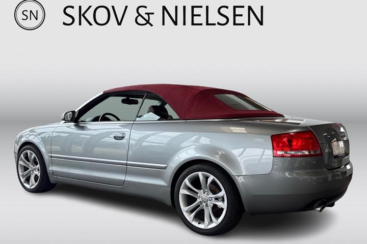 Grå Audi A4 fra 2007