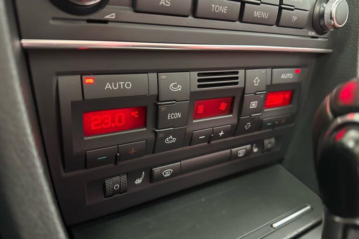 Grå Audi A4 fra 2007