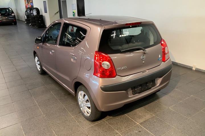 Gul Nissan Pixo fra 2010