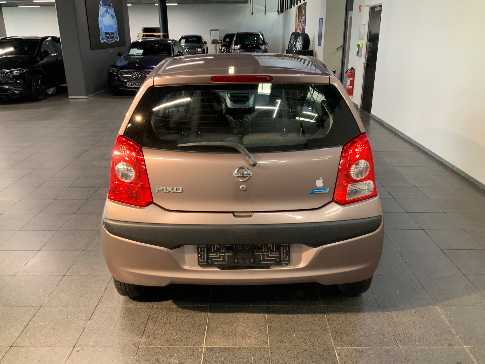 Gul Nissan Pixo fra 2010
