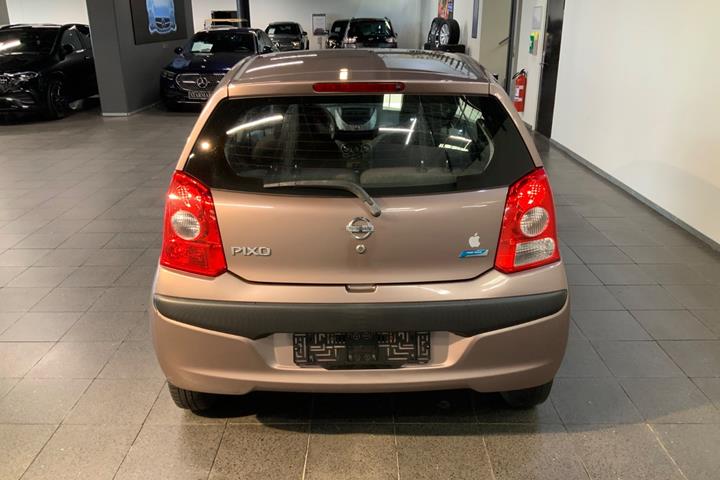 Gul Nissan Pixo fra 2010