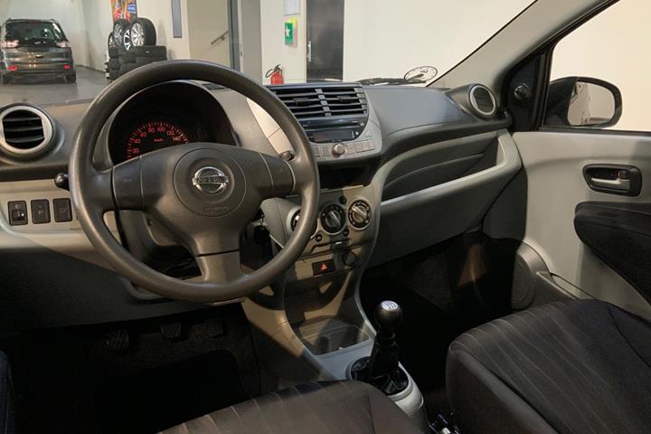 Gul Nissan Pixo fra 2010