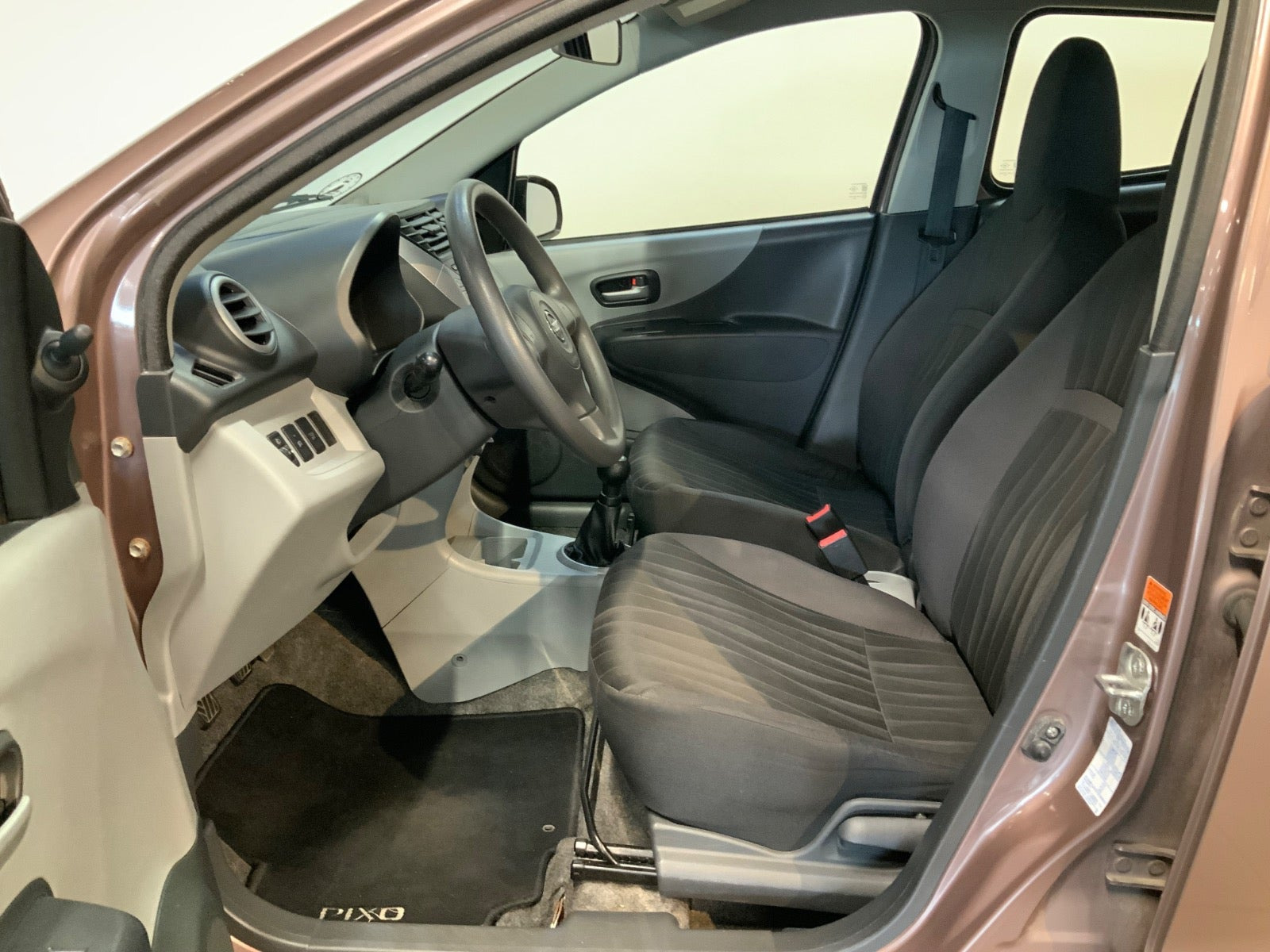 Gul Nissan Pixo fra 2010