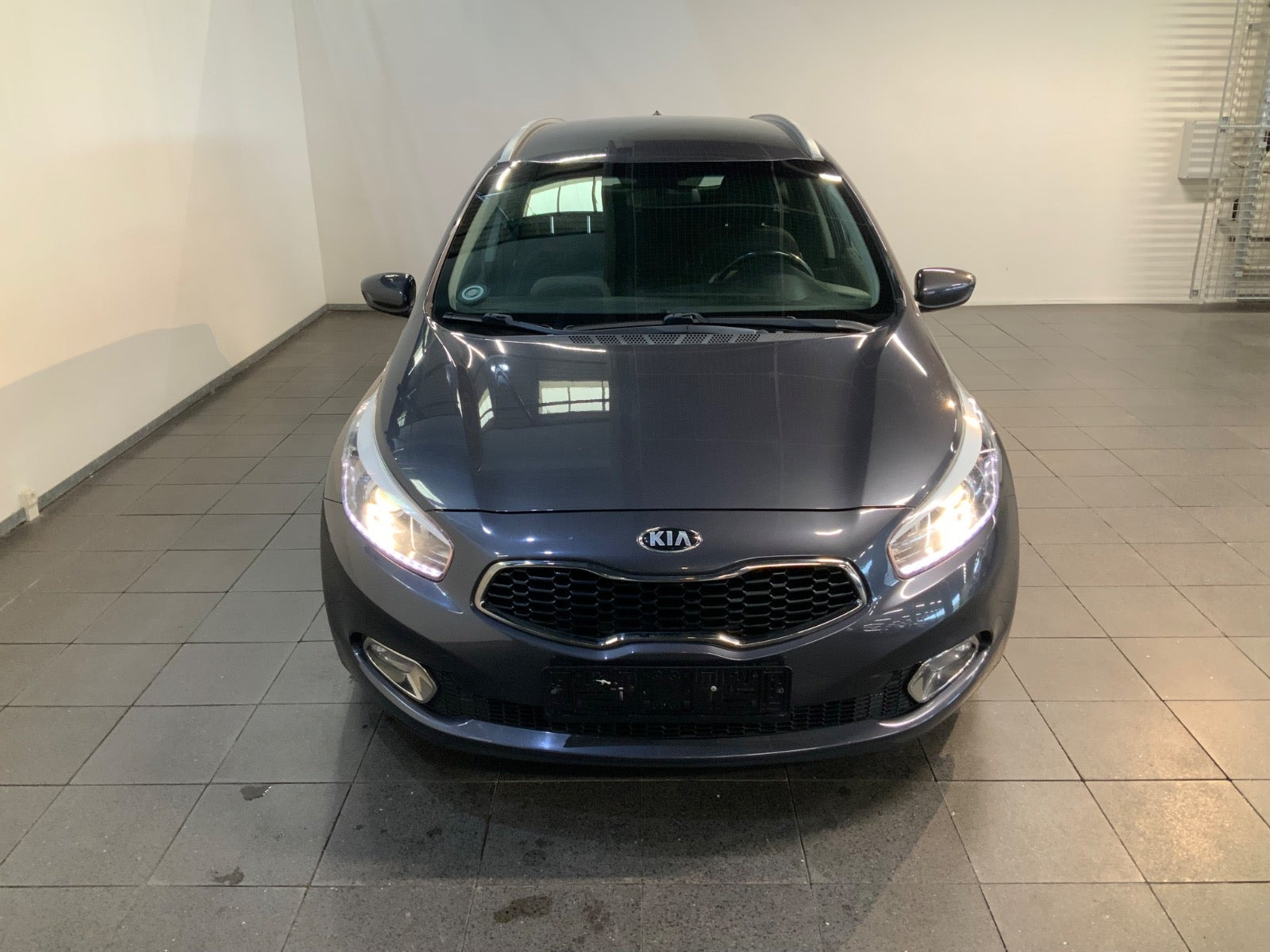 Grå Kia Ceed fra 2015
