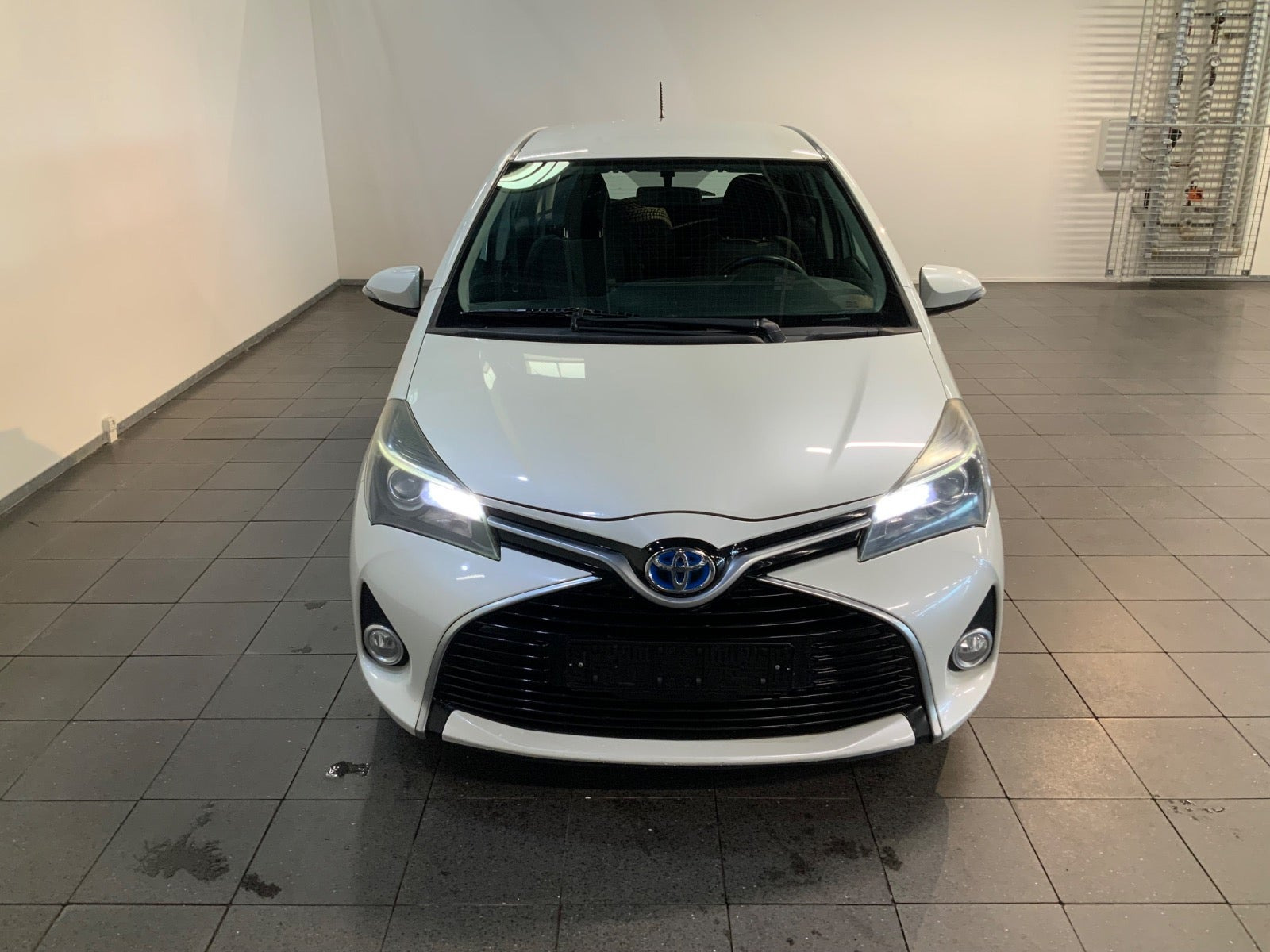 Hvid Toyota Yaris fra 2014