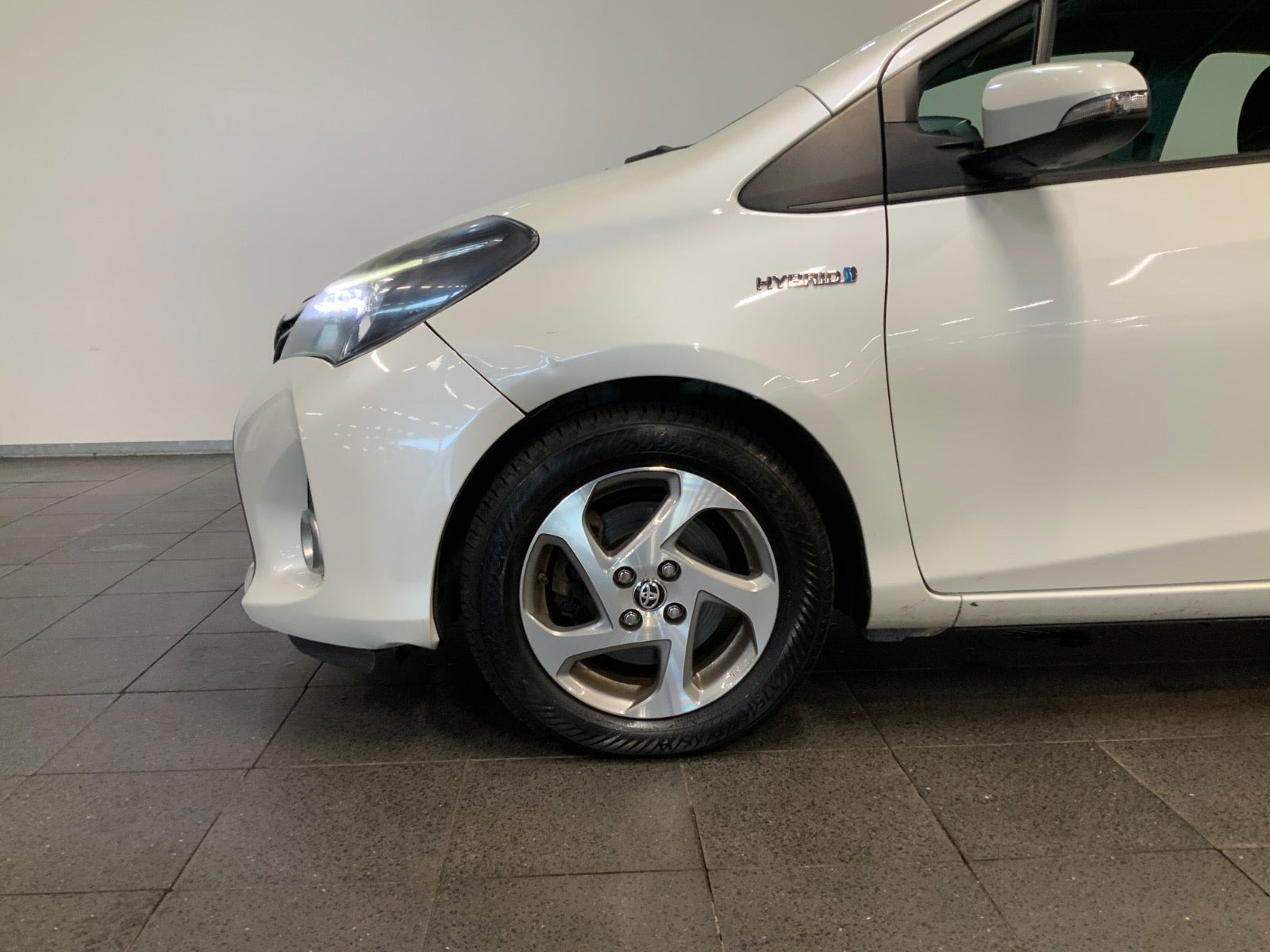 Hvid Toyota Yaris fra 2014
