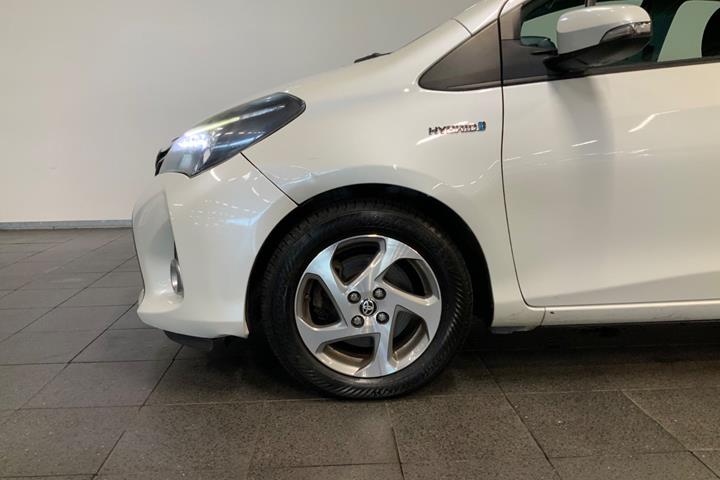Hvid Toyota Yaris fra 2014