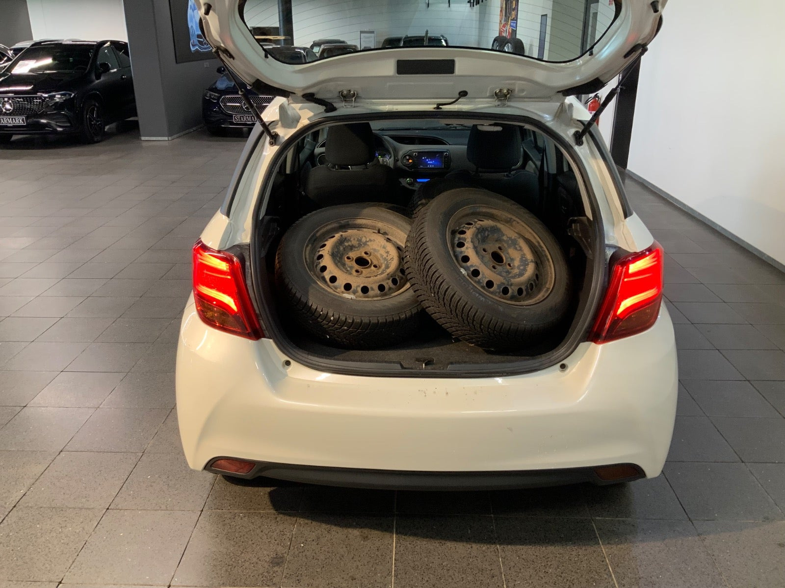 Hvid Toyota Yaris fra 2014