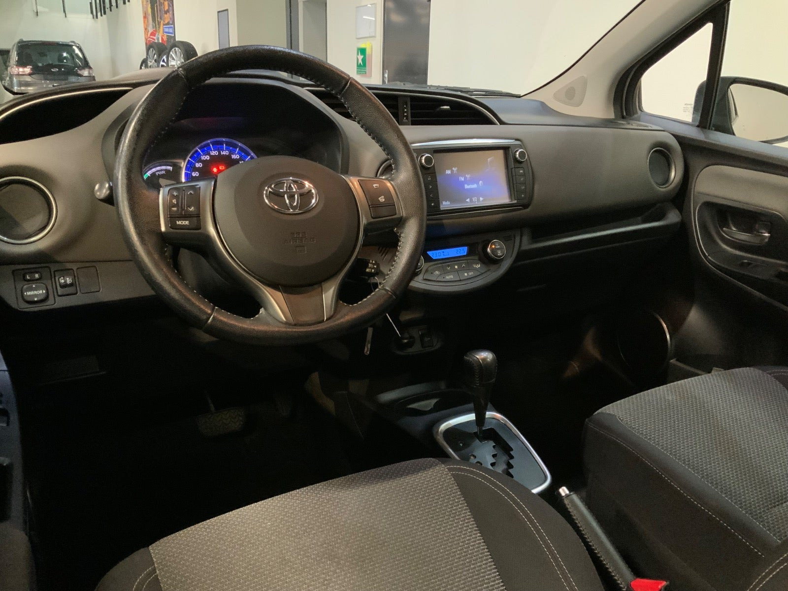 Hvid Toyota Yaris fra 2014
