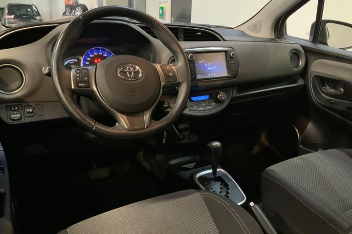Hvid Toyota Yaris fra 2014