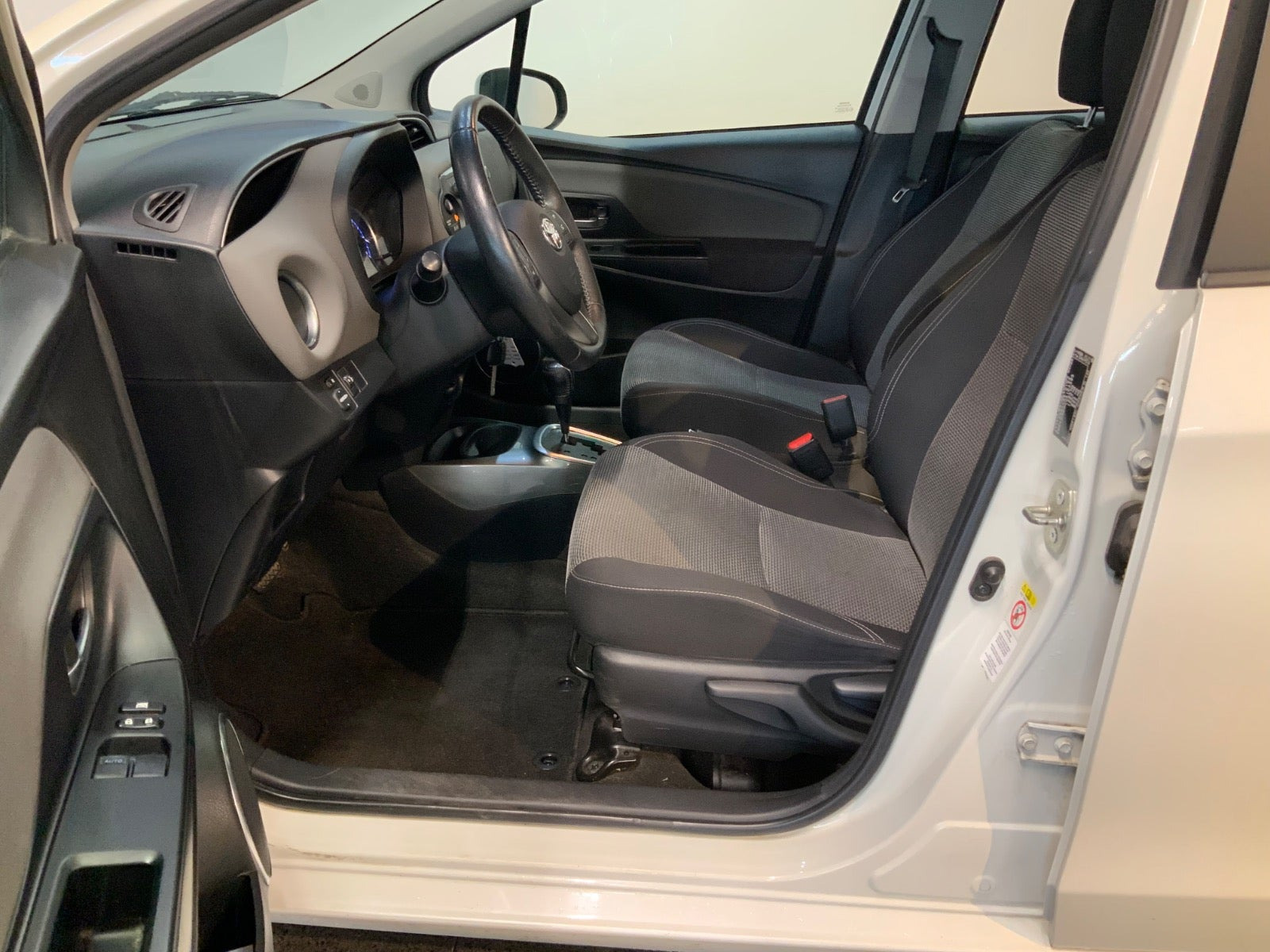 Hvid Toyota Yaris fra 2014