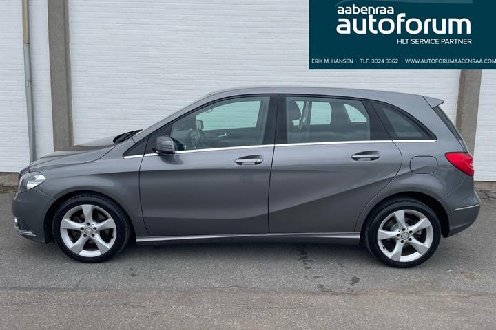 Grå Mercedes B180 fra 2014