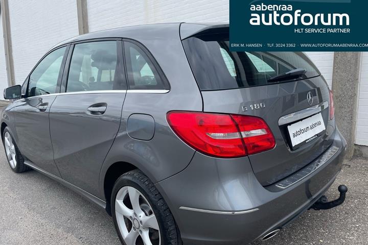 Grå Mercedes B180 fra 2014