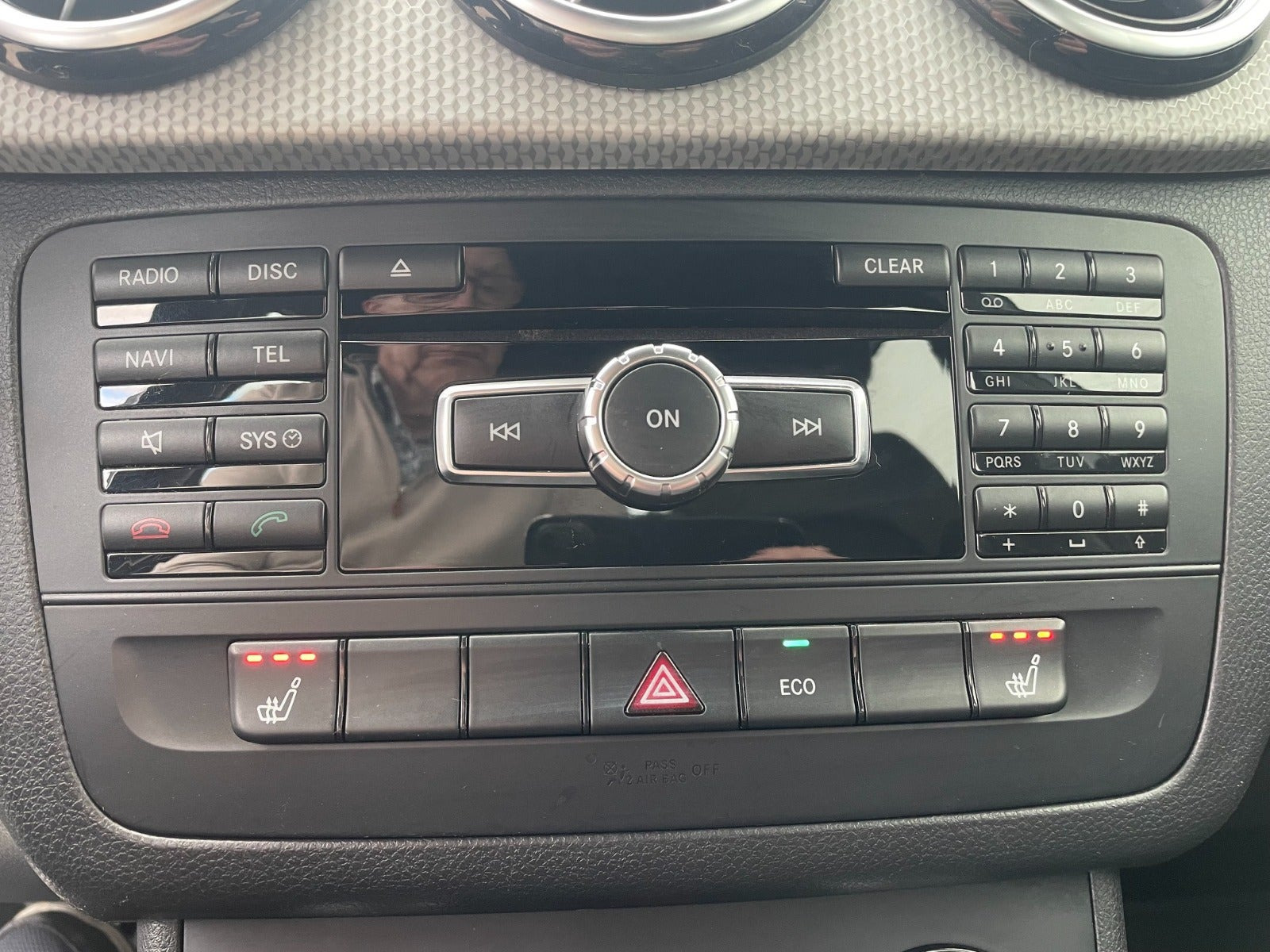 Grå Mercedes B180 fra 2014