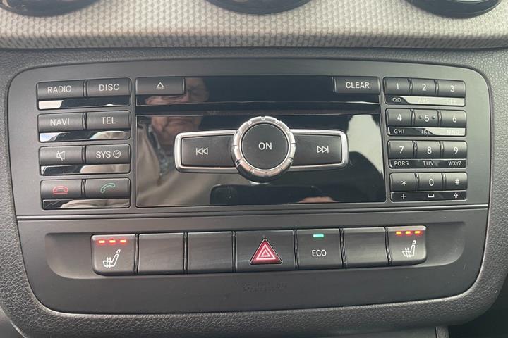 Grå Mercedes B180 fra 2014