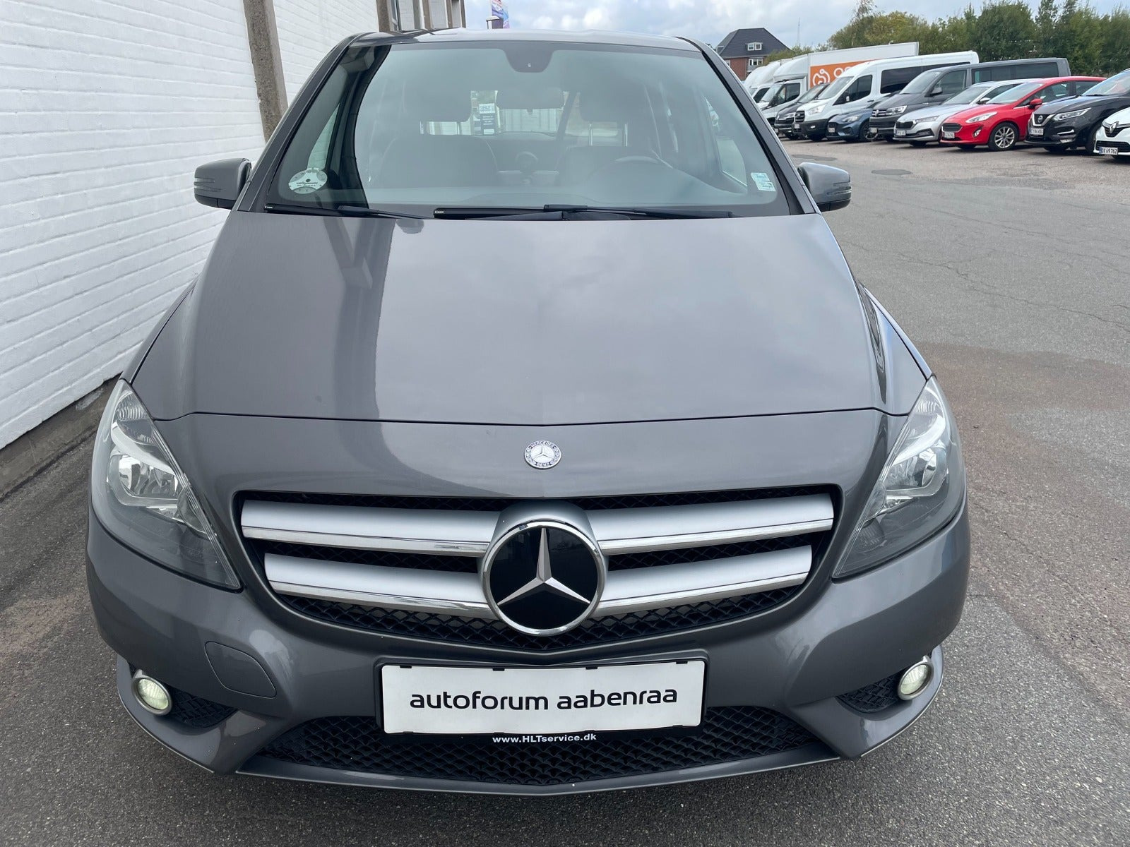 Grå Mercedes B180 fra 2014