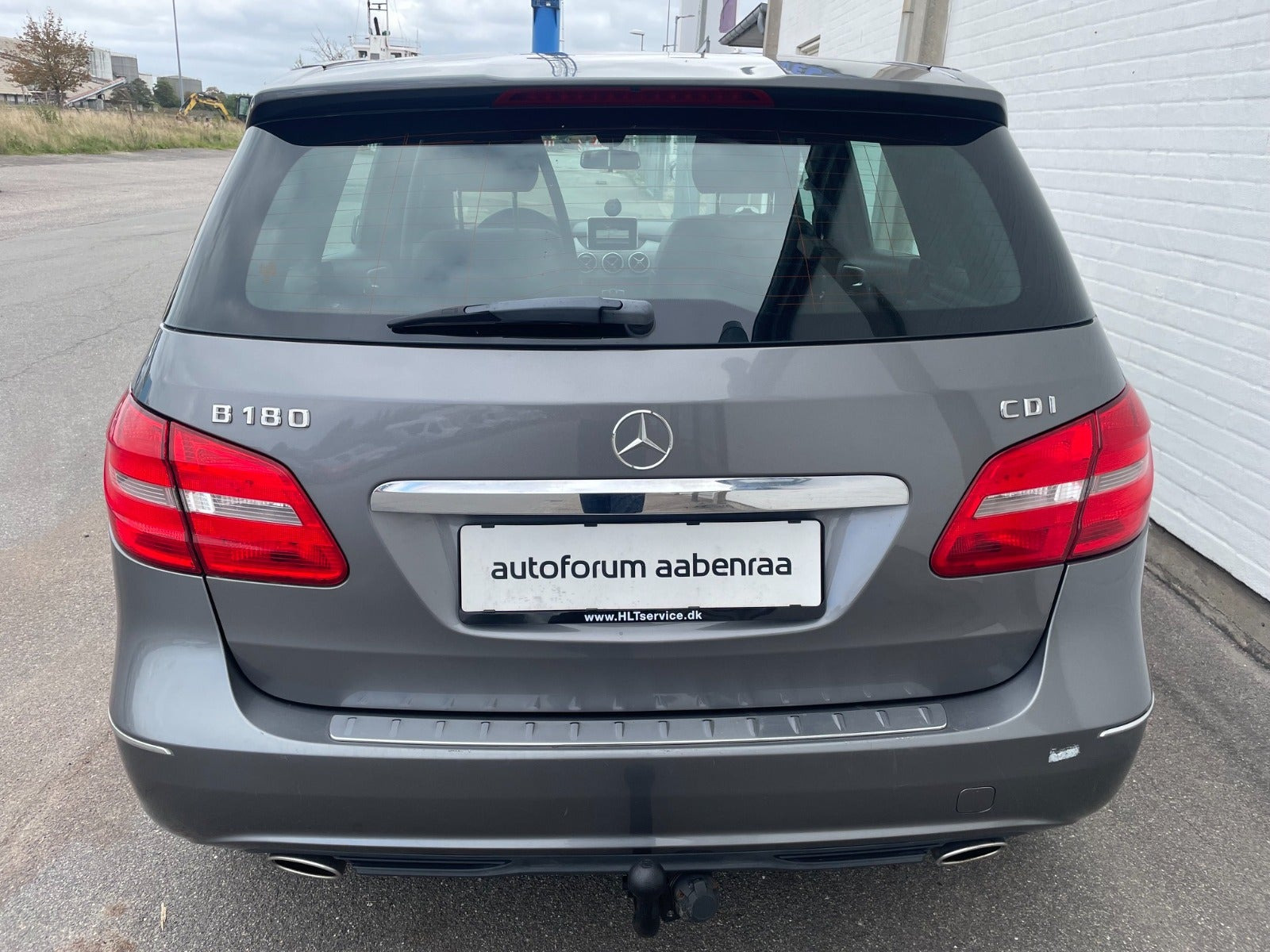 Grå Mercedes B180 fra 2014