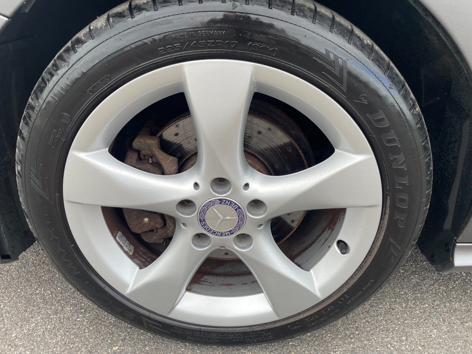 Grå Mercedes B180 fra 2014