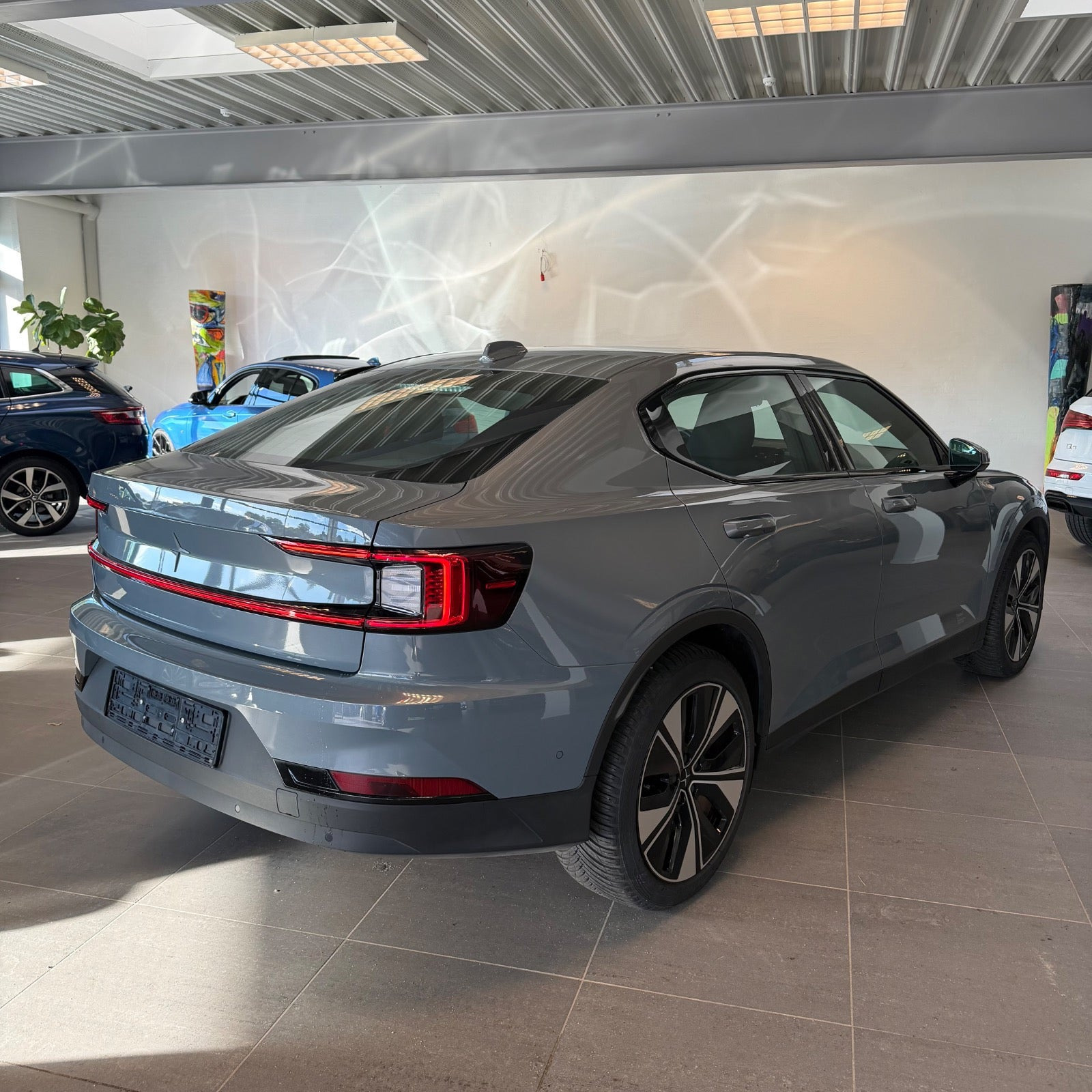 Grå Polestar 2 fra 2023