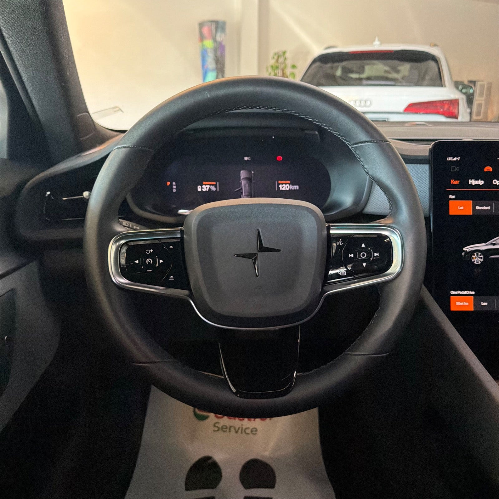 Grå Polestar 2 fra 2023