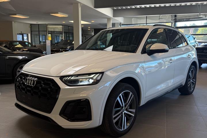 Hvid Audi Q5 fra 2021 set udefra