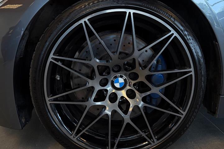 Grå BMW M4 fra 2015