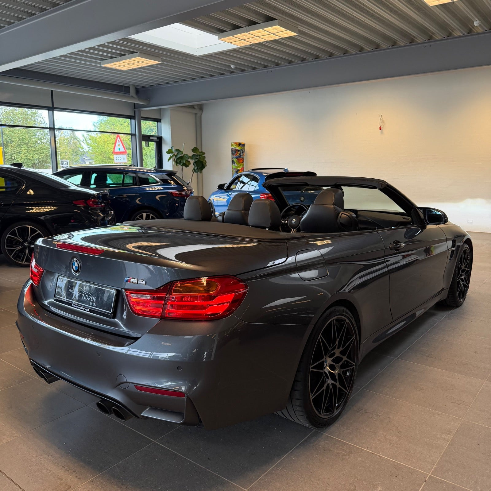 Grå BMW M4 fra 2015