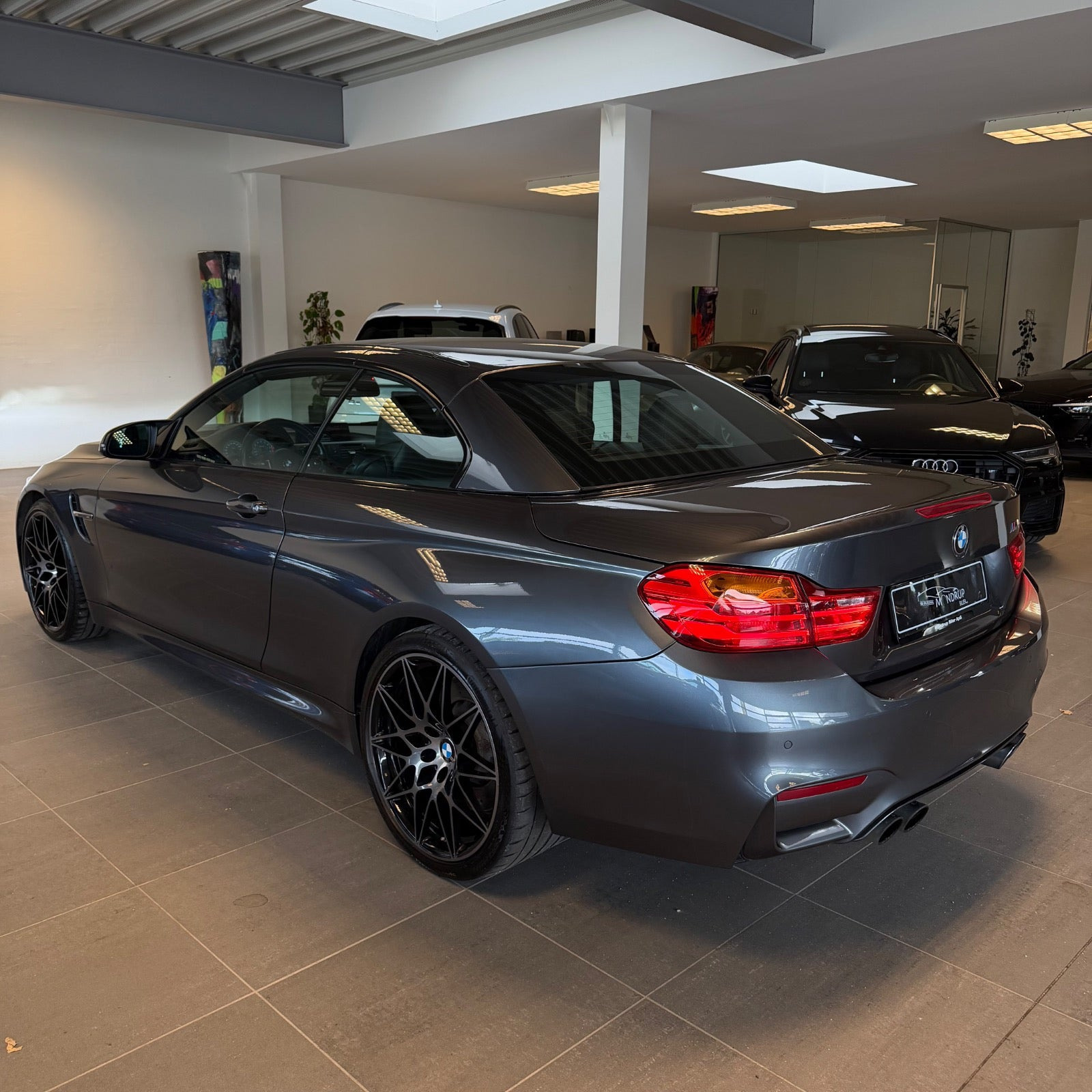 Grå BMW M4 fra 2015