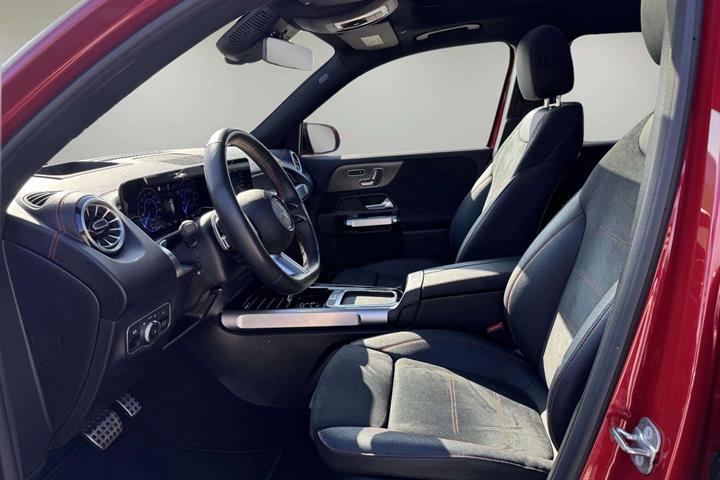 Rød Mercedes EQB250+ fra 2025