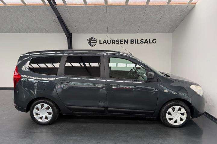Grå Dacia Lodgy fra 2014