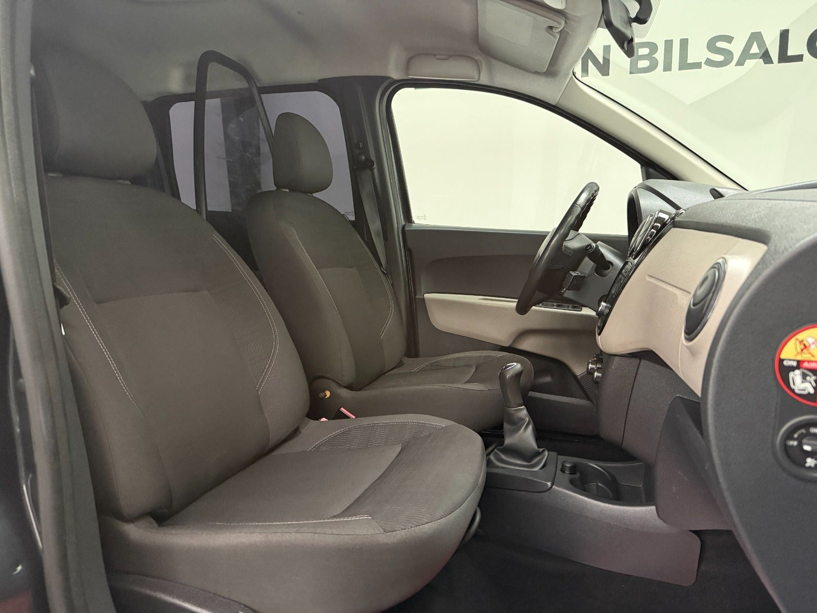 Grå Dacia Lodgy fra 2014