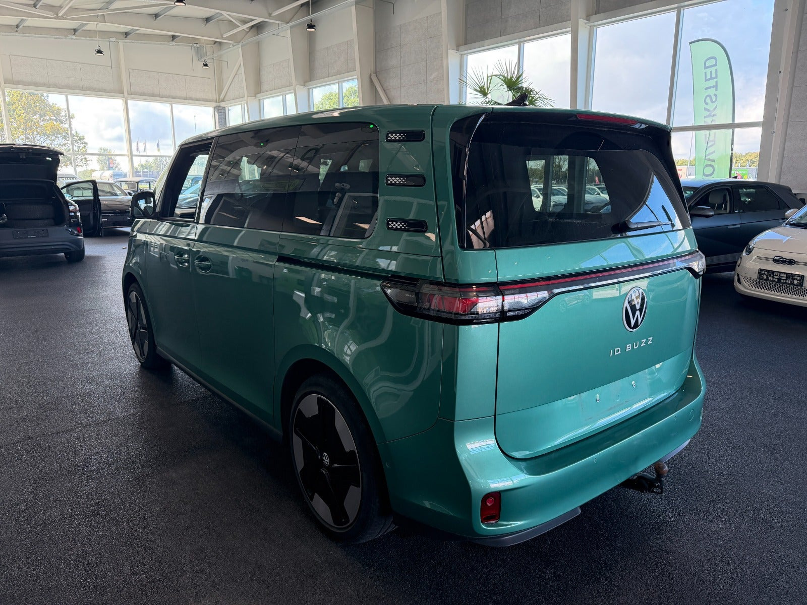 Grøn VW ID.Buzz fra 2024