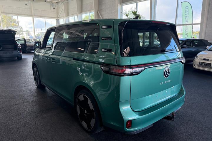 Grøn VW ID.Buzz fra 2024