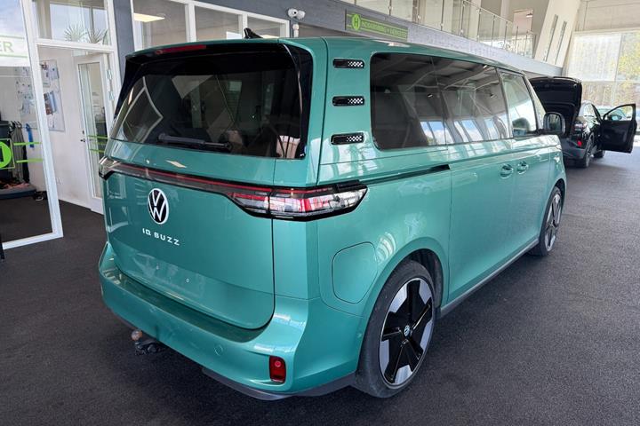 Grøn VW ID.Buzz fra 2024