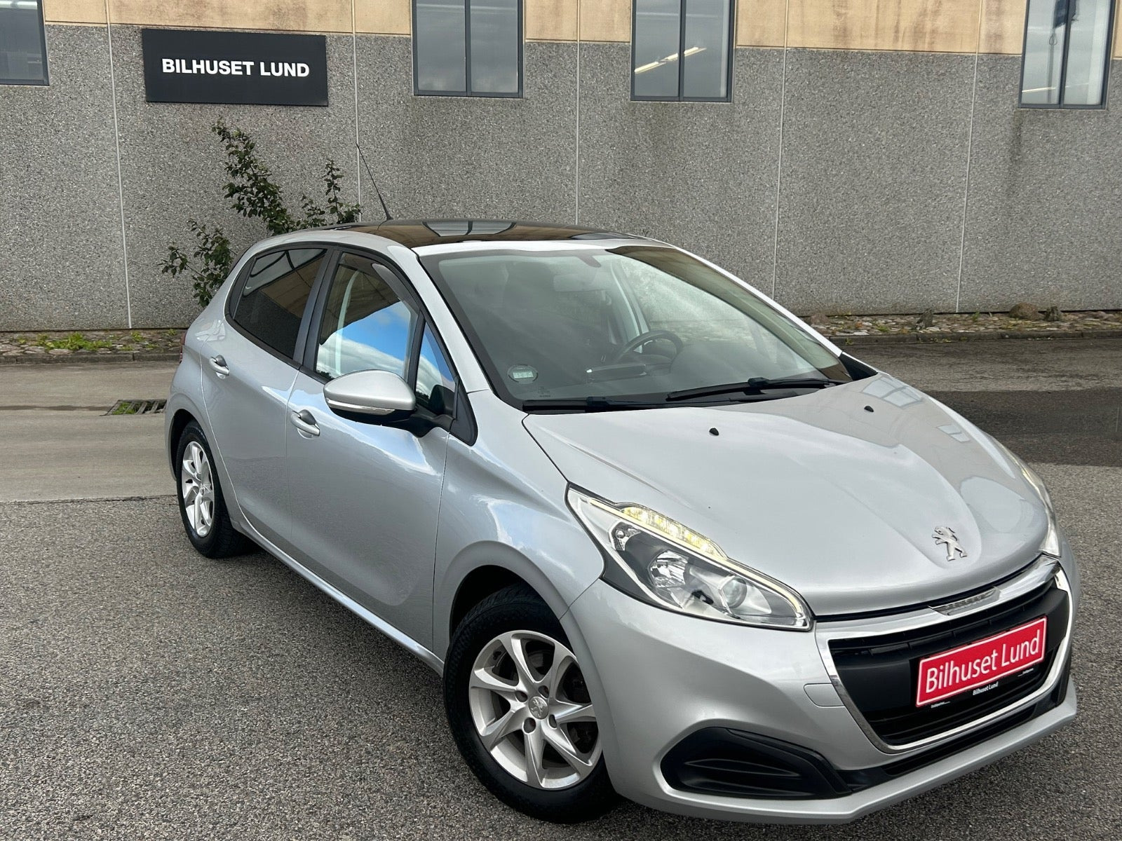 Sølv Peugeot 208 fra 2016