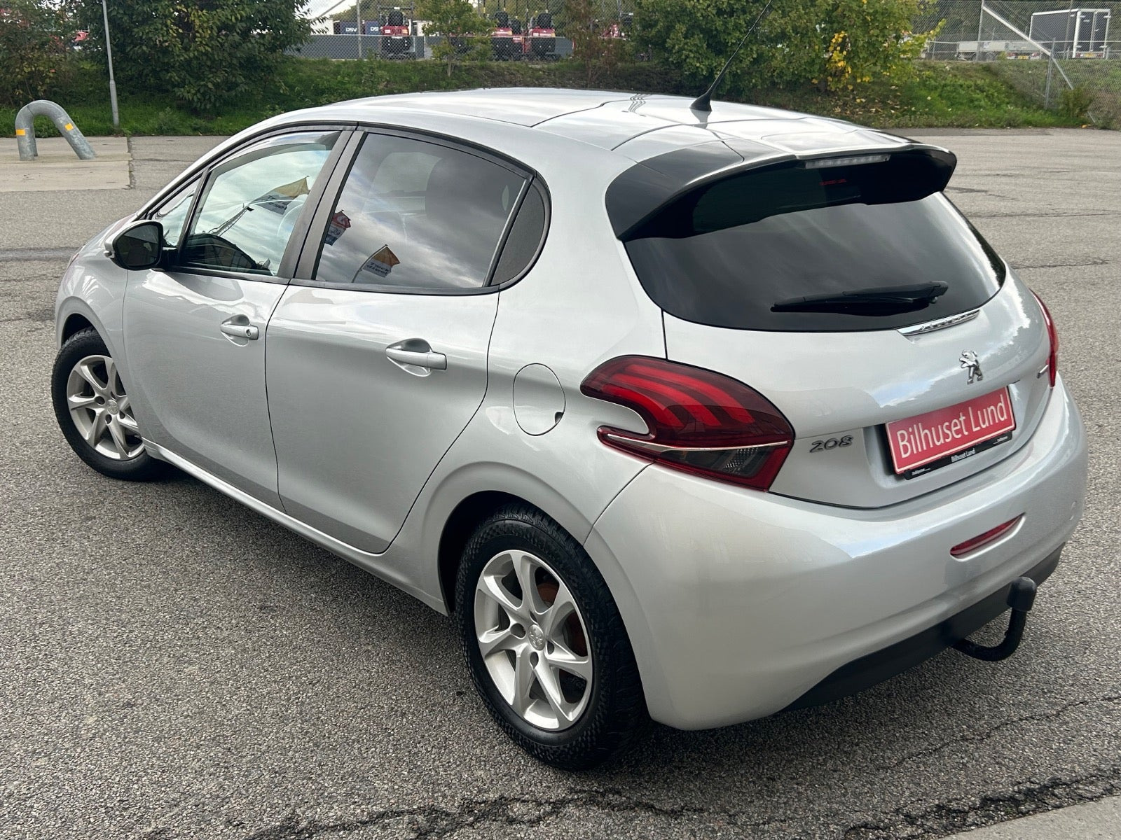 Sølv Peugeot 208 fra 2016