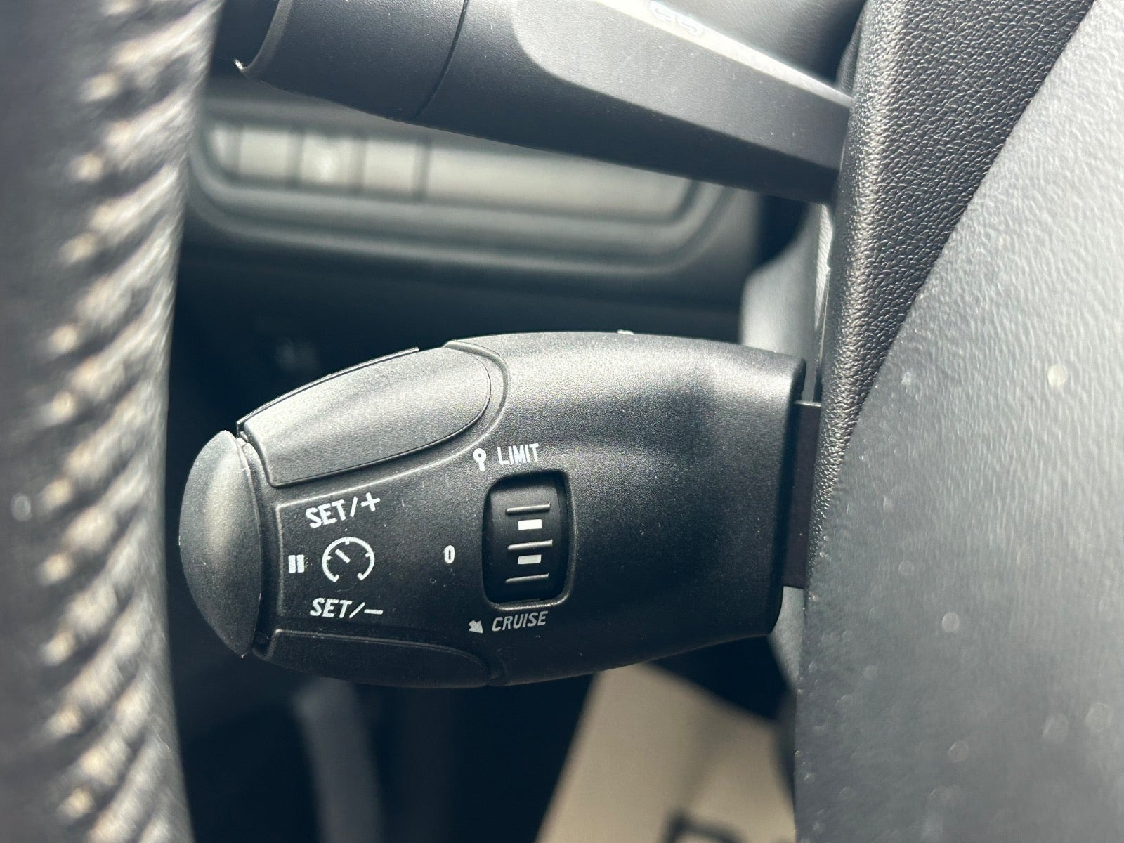 Sølv Peugeot 208 fra 2016