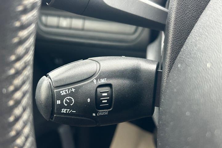 Sølv Peugeot 208 fra 2016